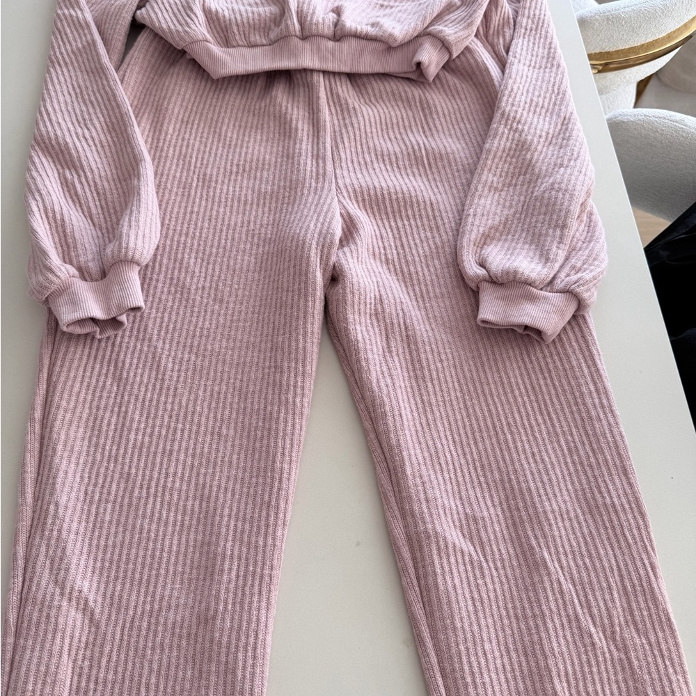 Elegant Women's Ribbed Pantsuit in Soft Pink